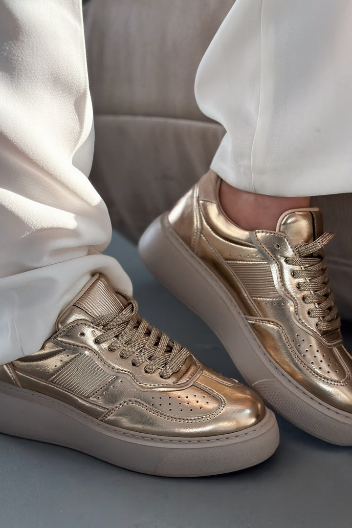 Larisa Gold Parlak Deri Kadın Spor Ayakkabı - ILOVESHOES