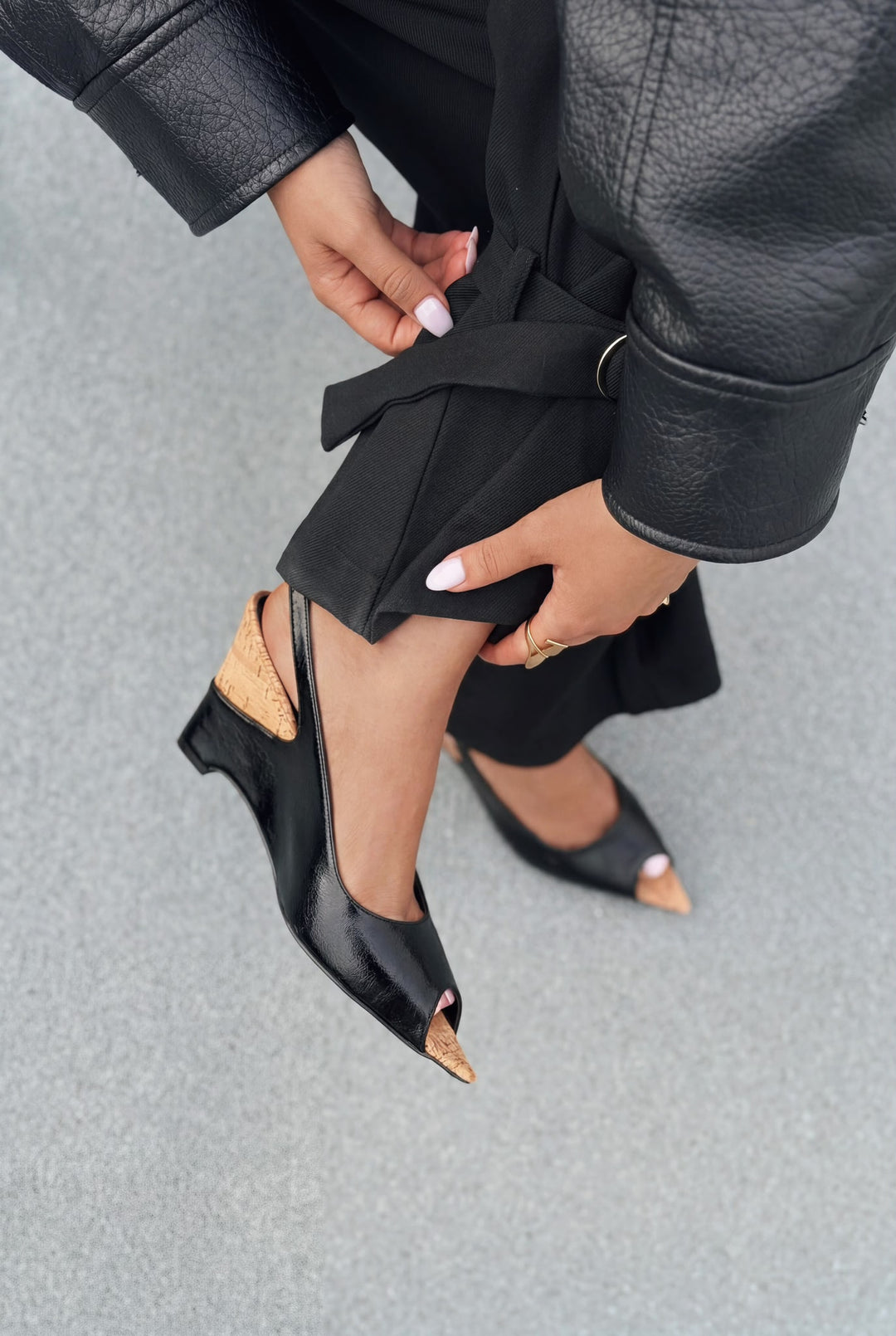 Nerov Siyah Kırışık Deri Kadın Dolgu Topuklu Sandalet - ILOVESHOES