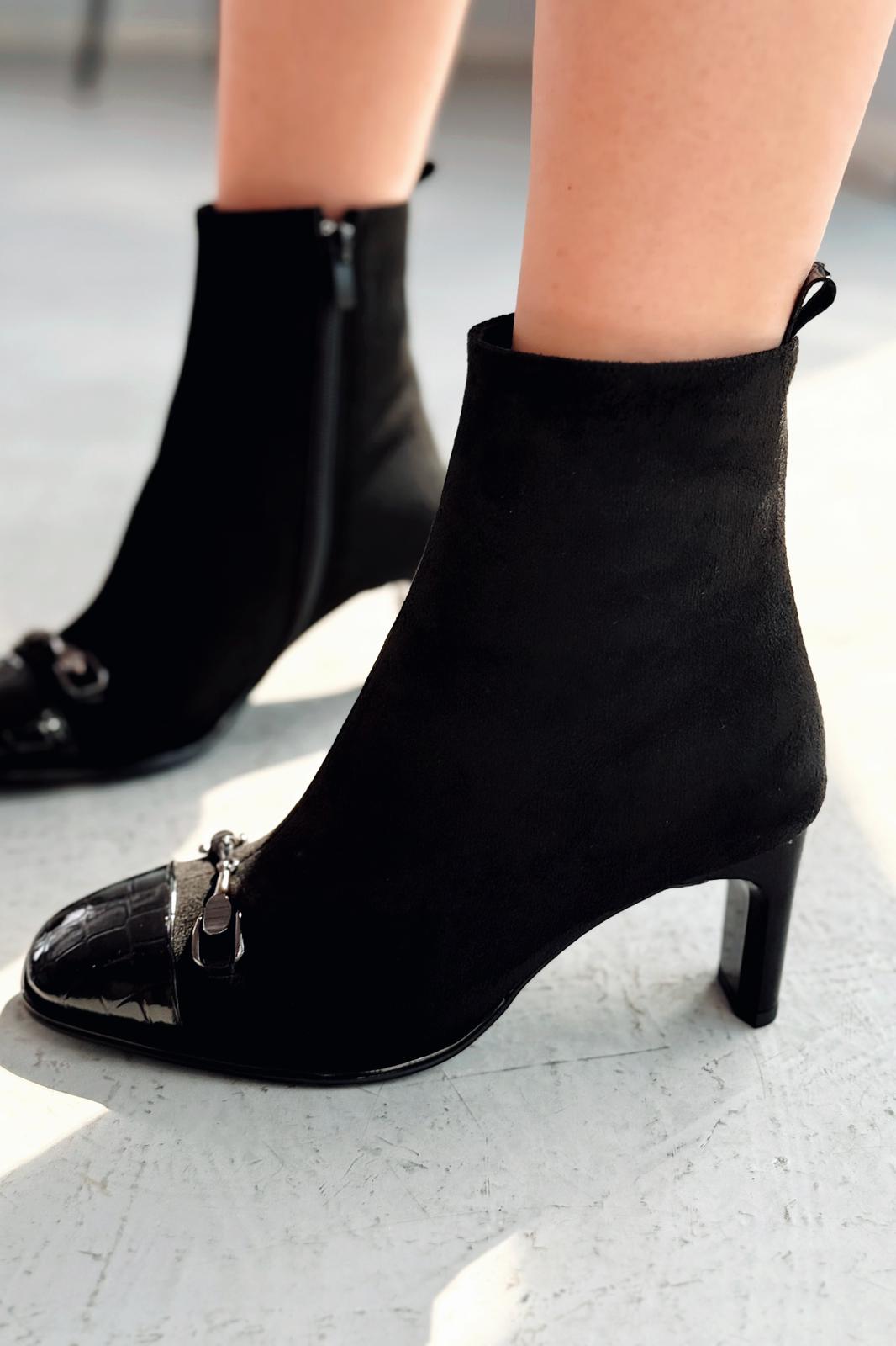Requen Kadın Topuklu Bot Siyah Süet Toka Detaylı - ILOVESHOES
