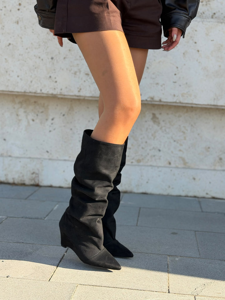 Arenia Siyah Süet Kadın Dolgu Topuklu Çizme - ILOVESHOES