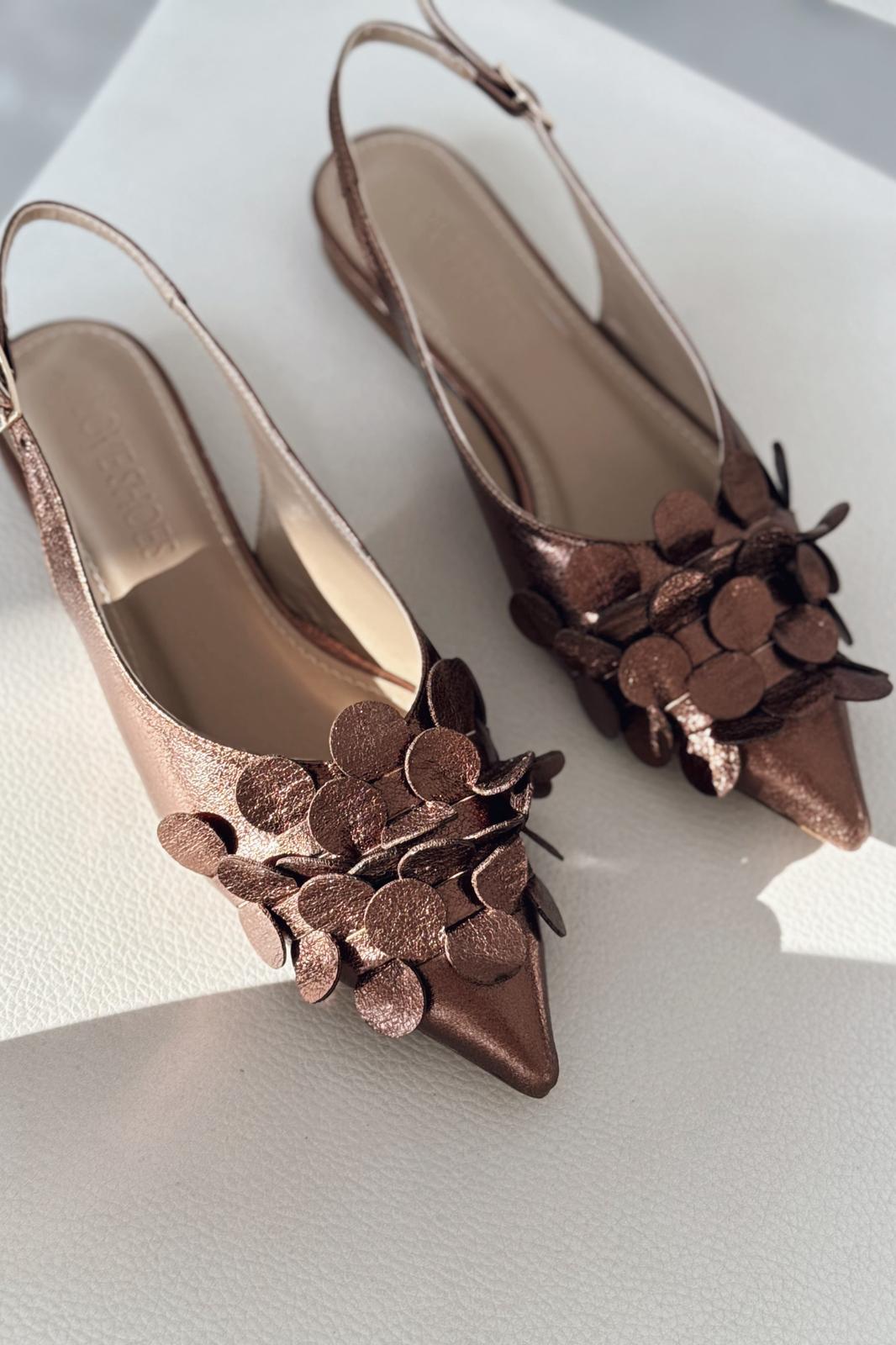 Monira Parlak Deri Bronz Aplike Detaylı Babet - ILOVESHOES