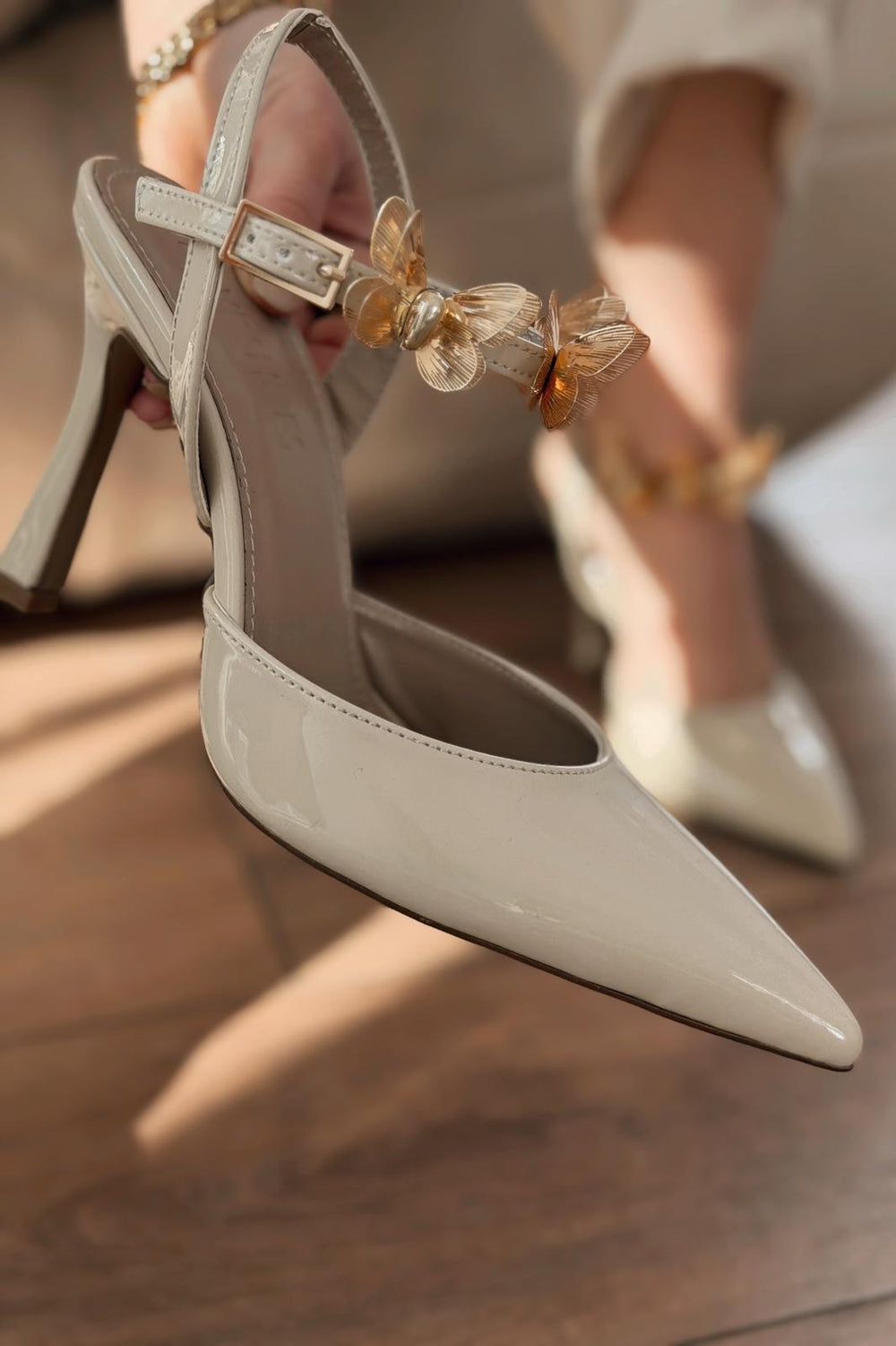 Senar Stiletto Bej Rugan Kelebek Detaylı - ILOVESHOES