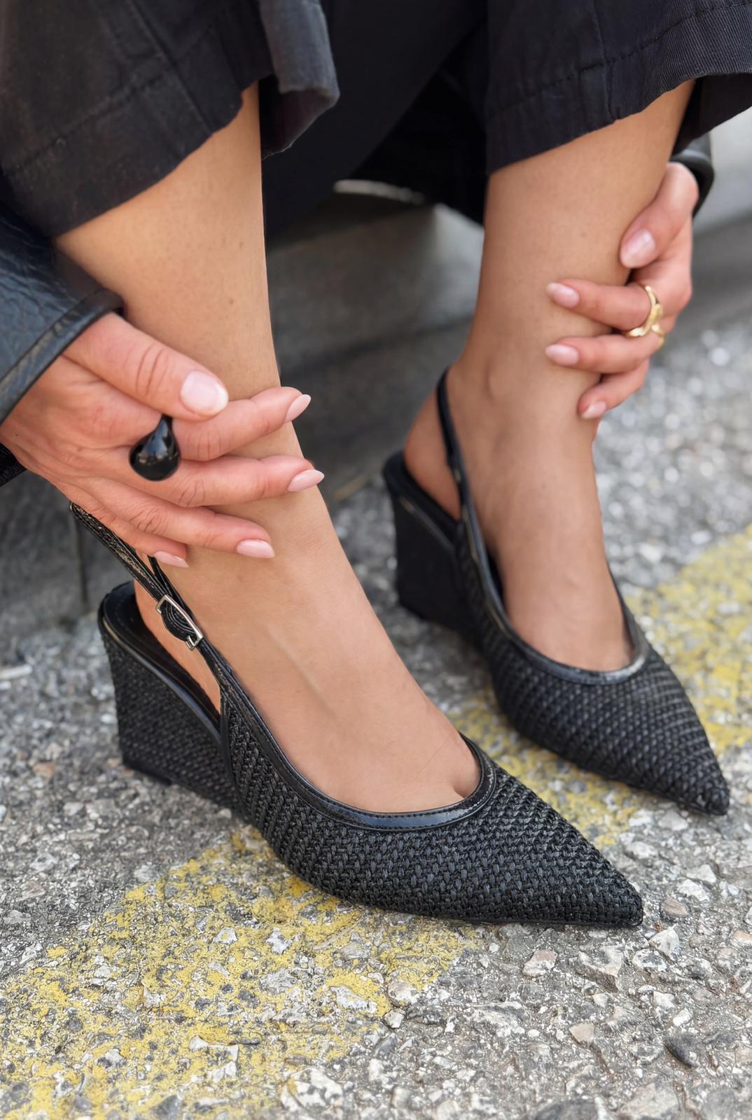 Solthera Dolgu Topuklu Ayakkabı Siyah - ILOVESHOES