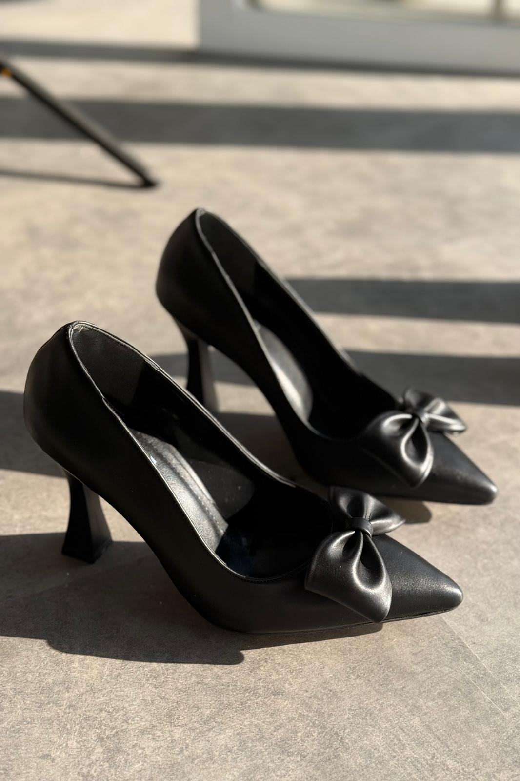 Odrin Mat Deri Siyah Fiyonk Detaylı Stiletto - ILOVESHOES