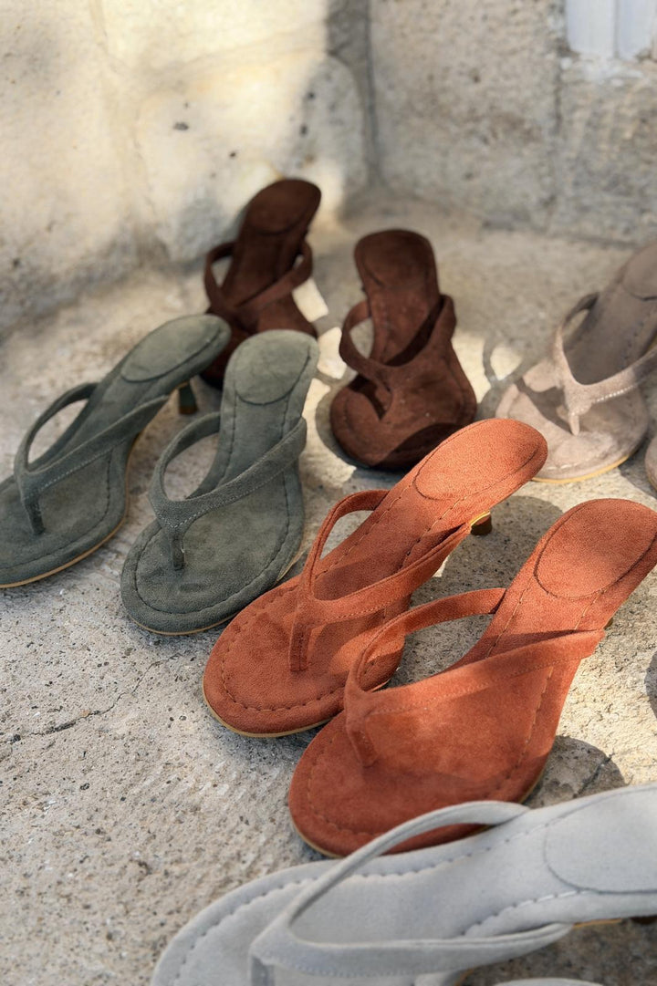 Arlene Topuklu Parmak Arası Terlik Pembe Süet - ILOVESHOES