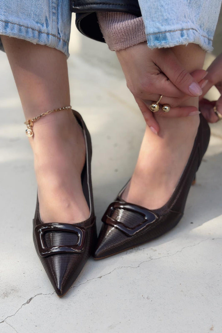 Finrel Stiletto Acıkahve Rugan Toka Detaylı - ILOVESHOES