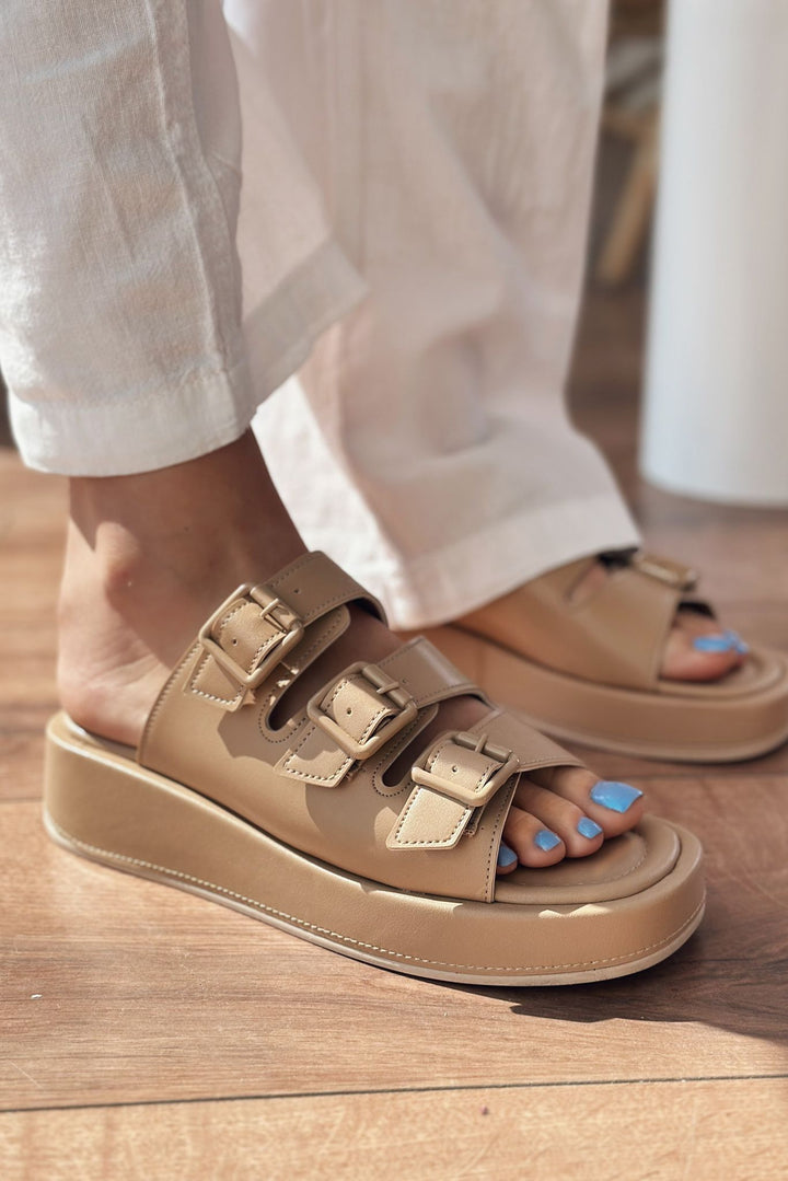 Bertix Mat Deri Toka Detaylı Kadın Terlik Nude - ILOVESHOES