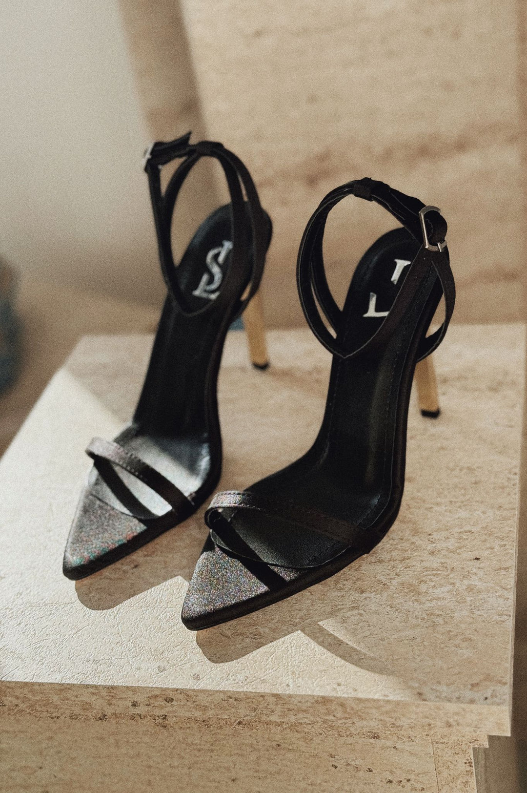 Zagens Saten İnce Topuklu Kadın Ayakkabı Siyah - ILOVESHOES