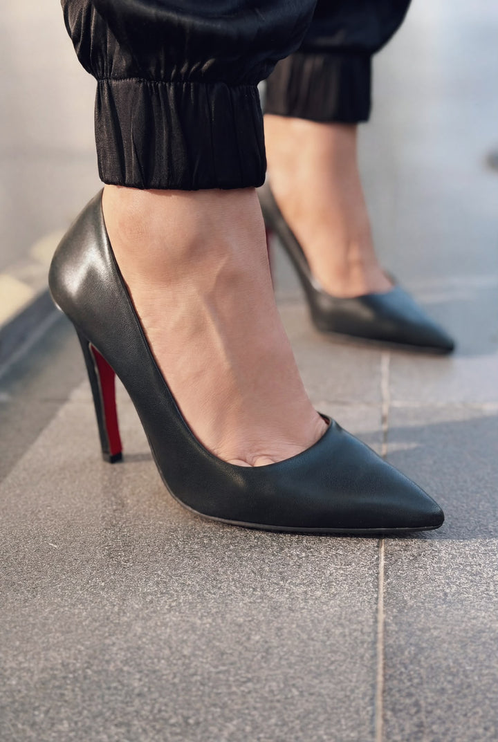 Noxi Siyah Mat Deri Kadın Stiletto