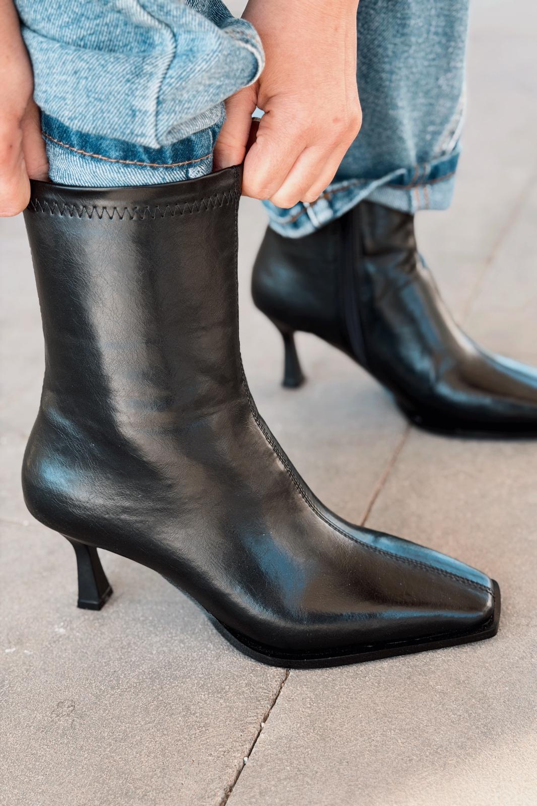 Alderie Kadın Topuklu Bot Siyah Mat Deri - ILOVESHOES