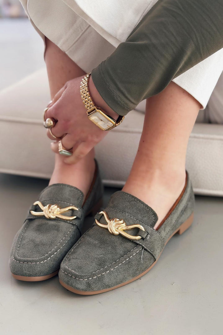 Avelis Kadın Loafer Haki Süet Fiyonk Detaylı - ILOVESHOES