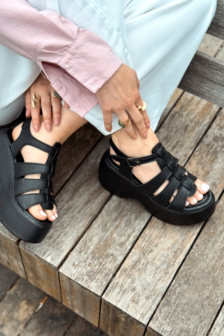 Oneyas Mat Deri Kadın Topuklu Sandalet Siyah - ILOVESHOES Türkiye