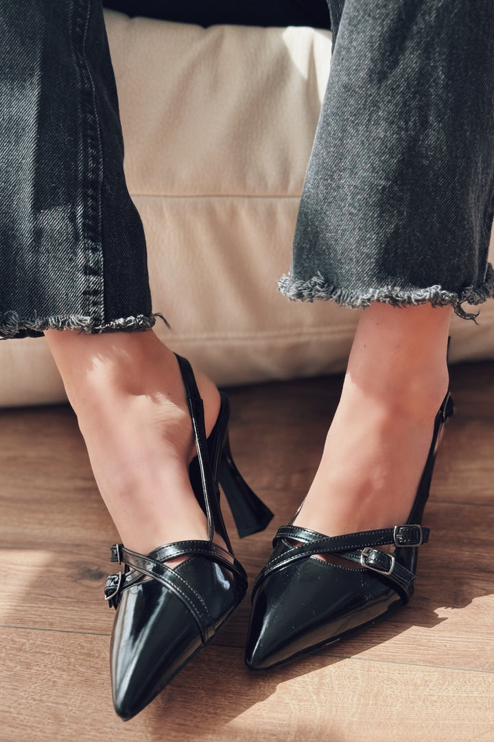 Jolira Rugan Siyah Toka Detaylı Stiletto