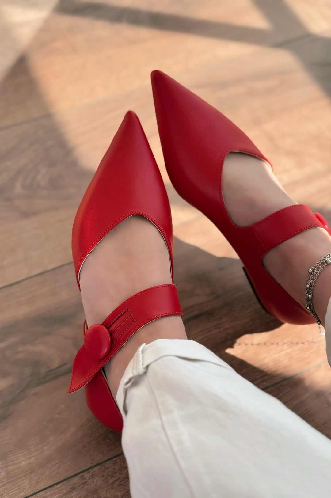 Peronsa Mat Deri Kırmızı Düğme Detaylı Babet - ILOVESHOES