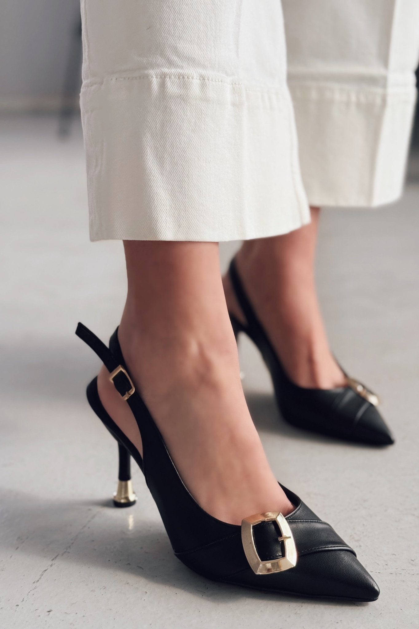 Solitre Toka Detaylı Yüksek Topuklu Siyah Stiletto - ILOVESHOES