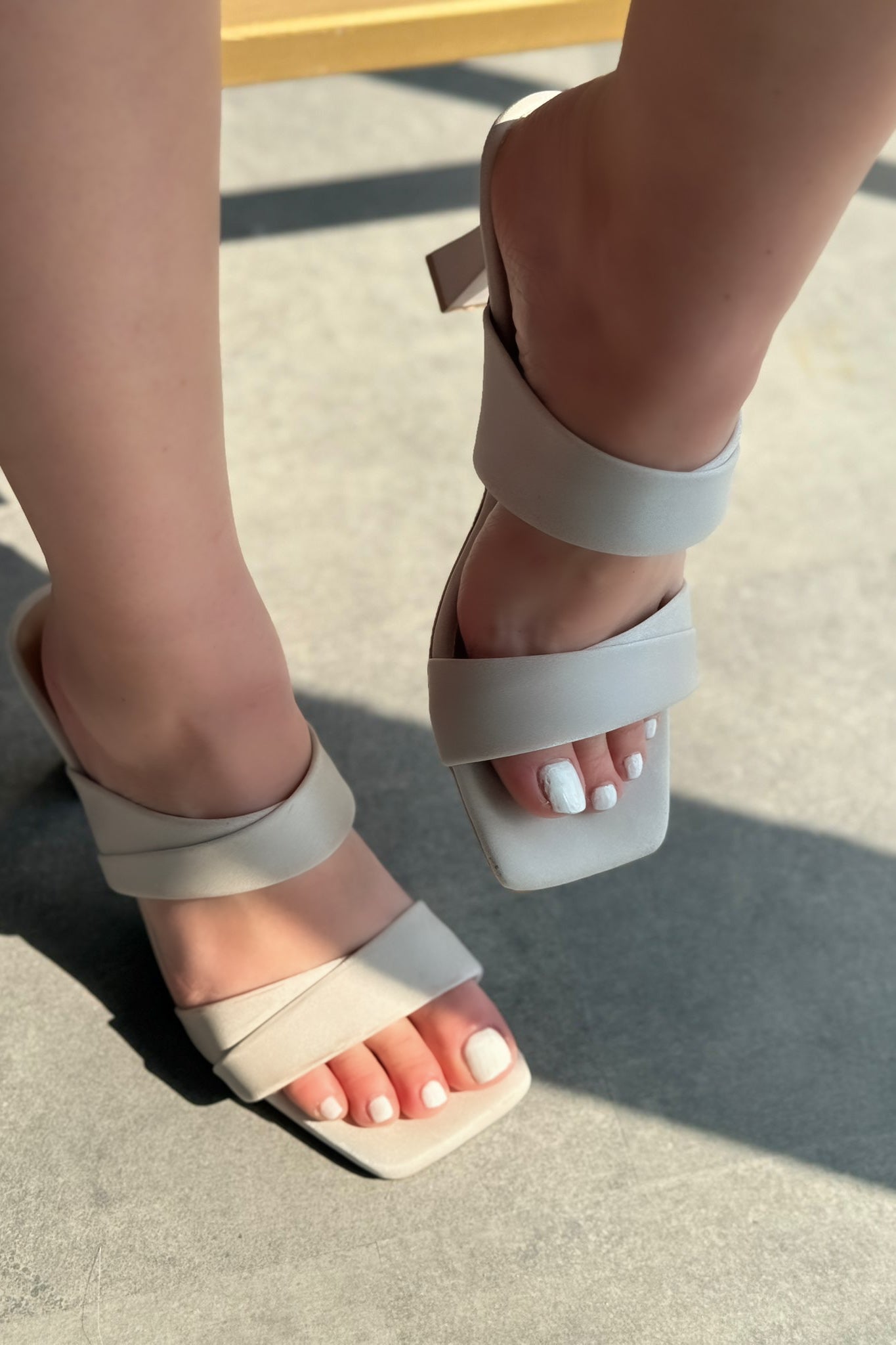 Mirvo Mat Deri Gri Bant Detaylı Topuklu Terlik - ILOVESHOES
