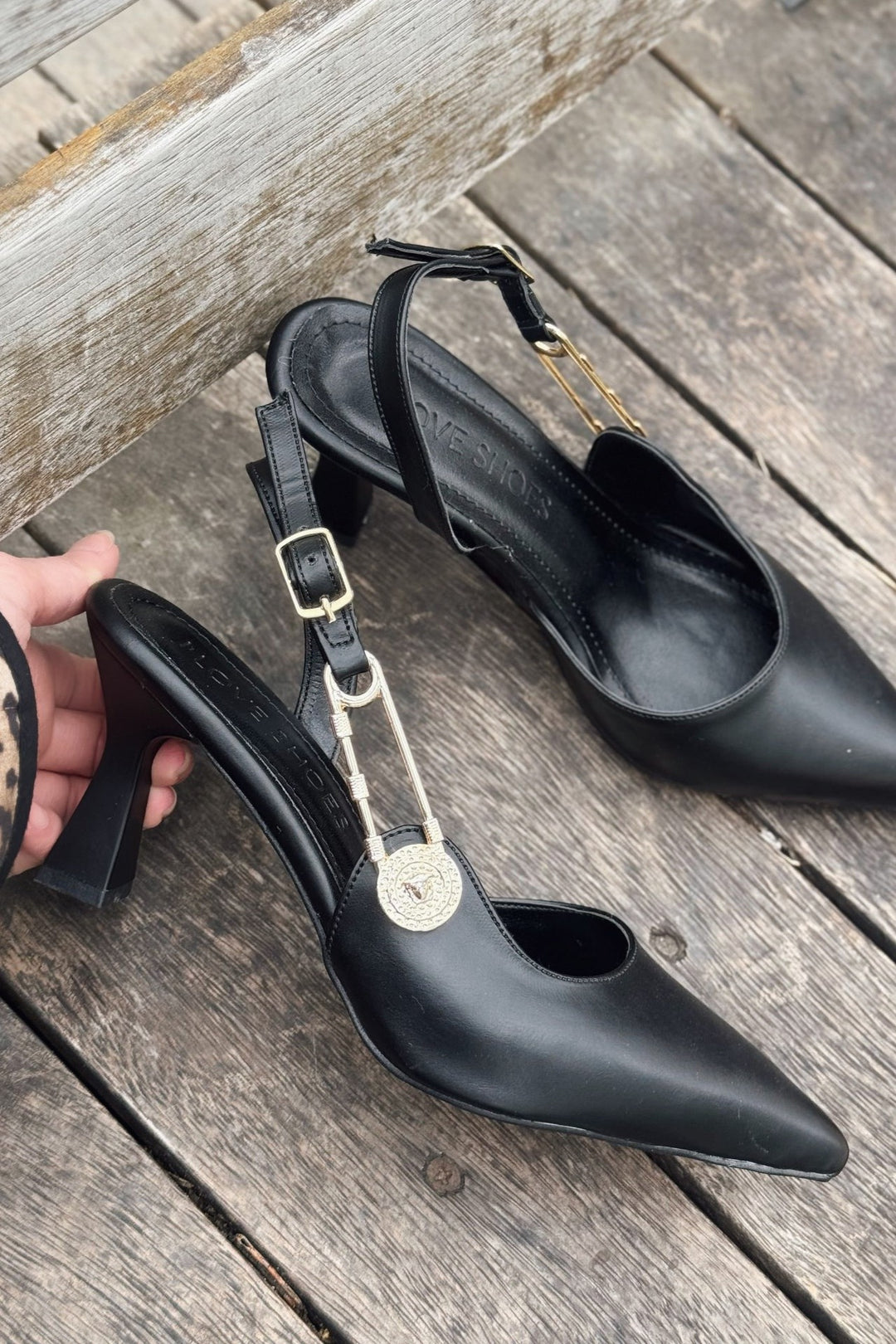 Relvor Mat Deri Siyah Toka Detaylı Stiletto