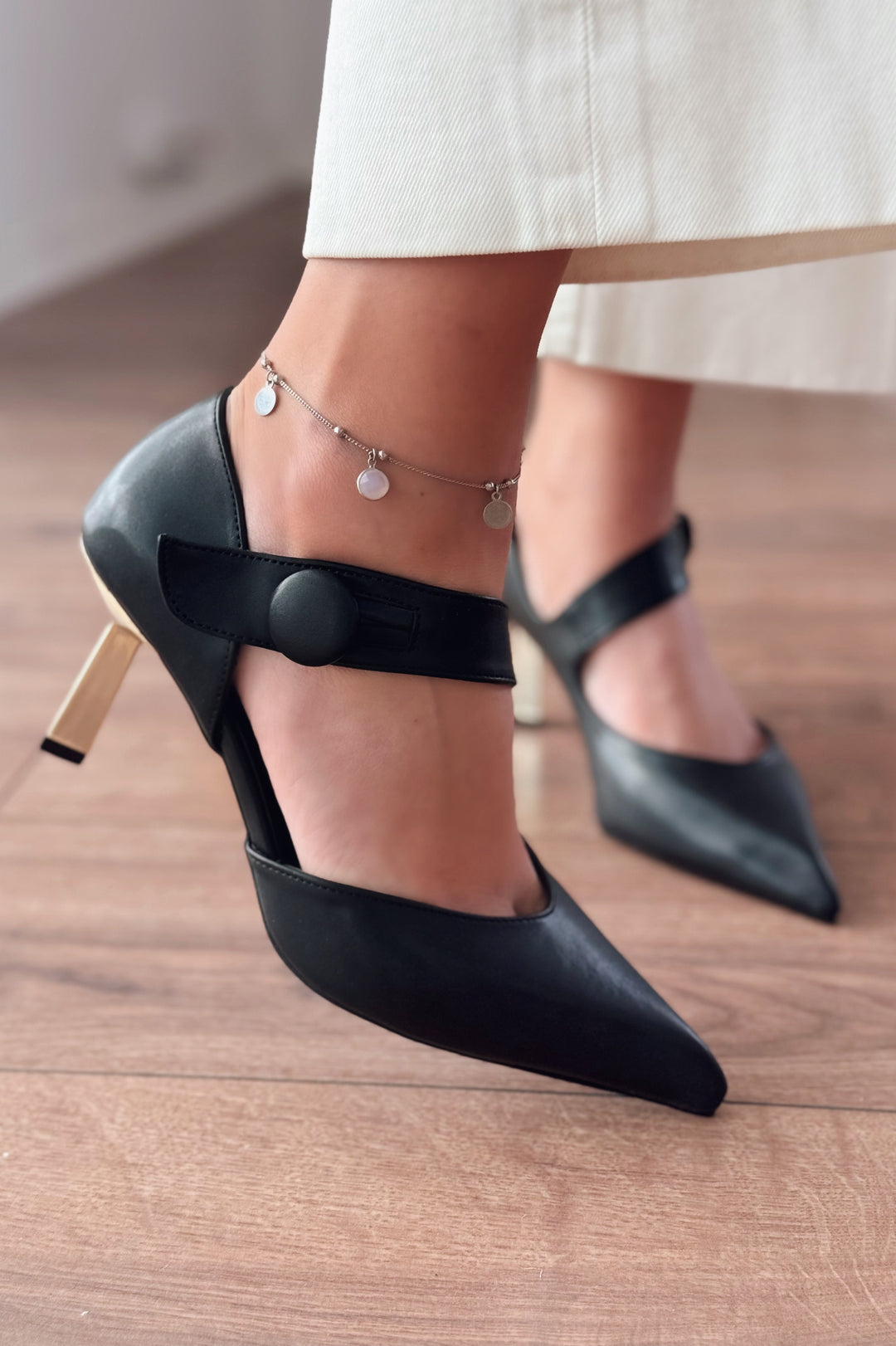 Wasord Mat Deri Düğme Detaylı Stiletto Siyah