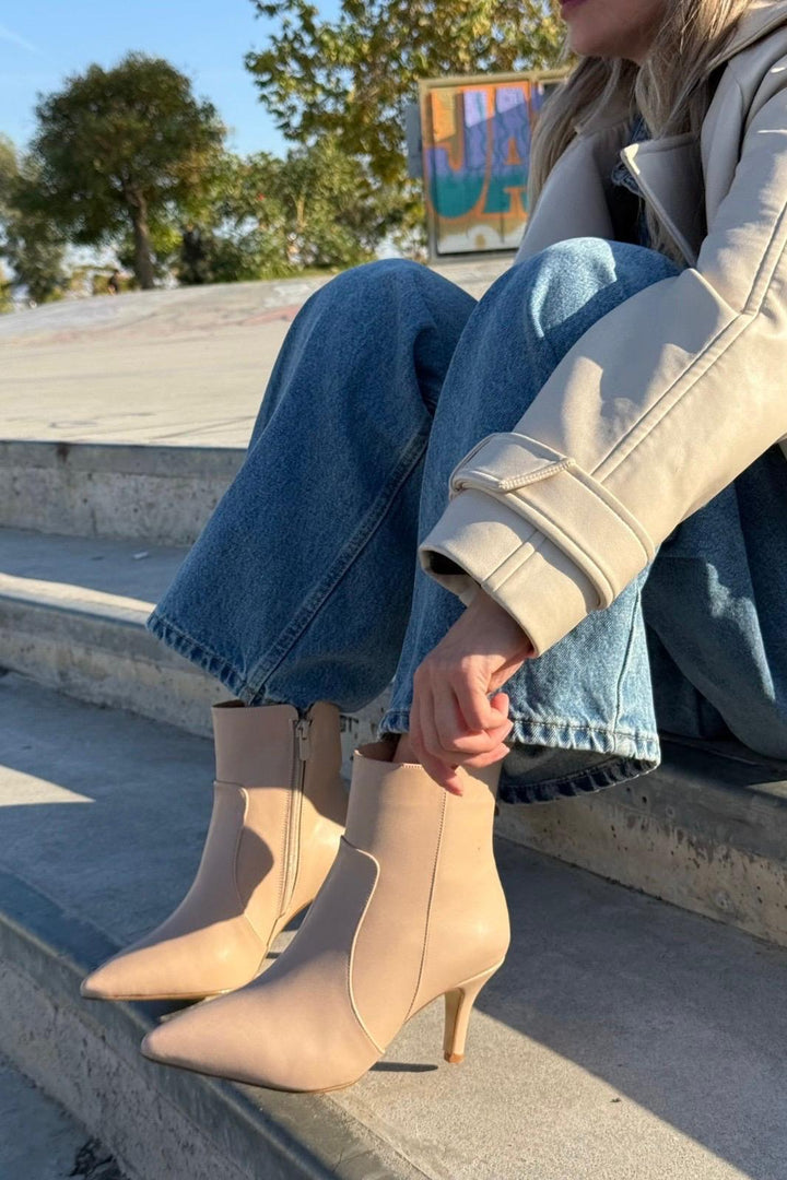 Celons Mat Deri Nude Kısa Topuklu Bot