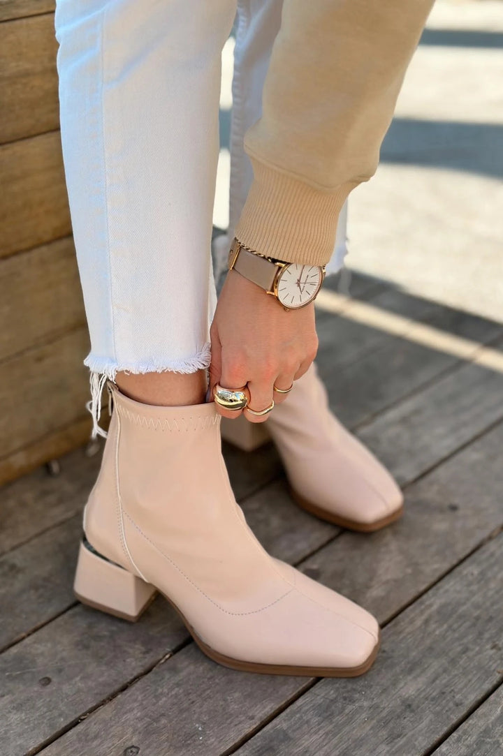 Daviyo Mat Deri Streç Kadın Bot Nude