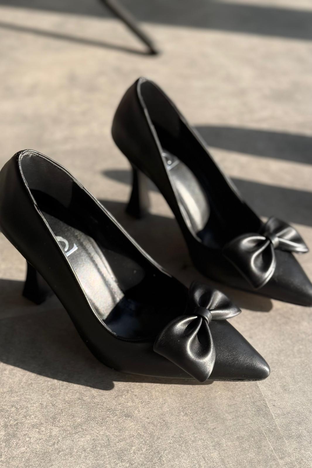 Odrin Mat Deri Siyah Fiyonk Detaylı Stiletto - ILOVESHOES