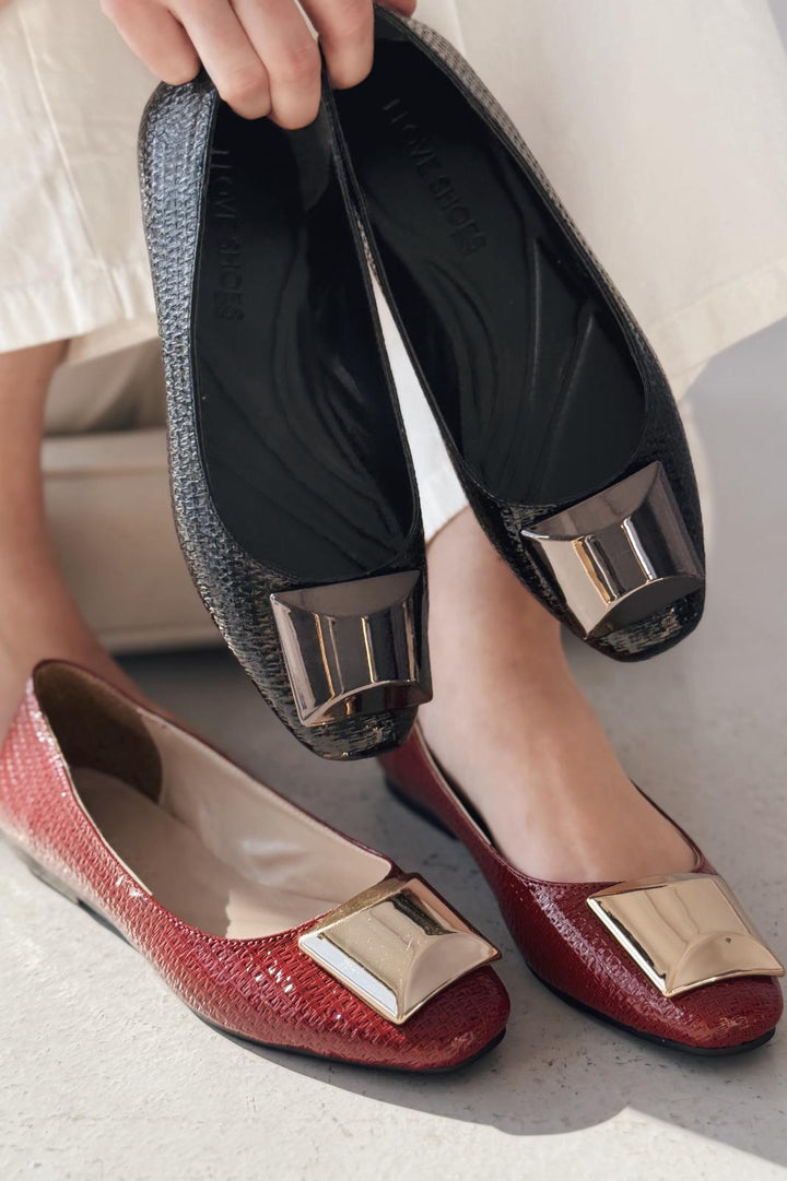Axorend Parlak Deri Toka Detaylı Kadın Babet Siyah - ILOVESHOES