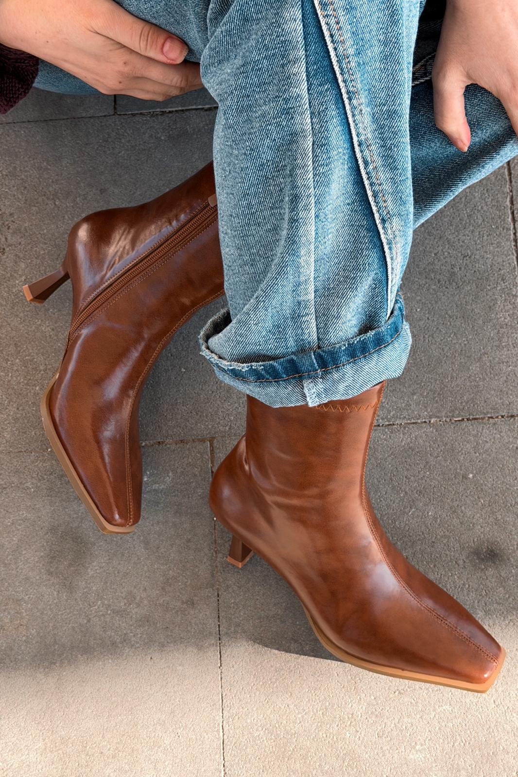 Alderie Kadın Topuklu Bot Taba Mat Deri