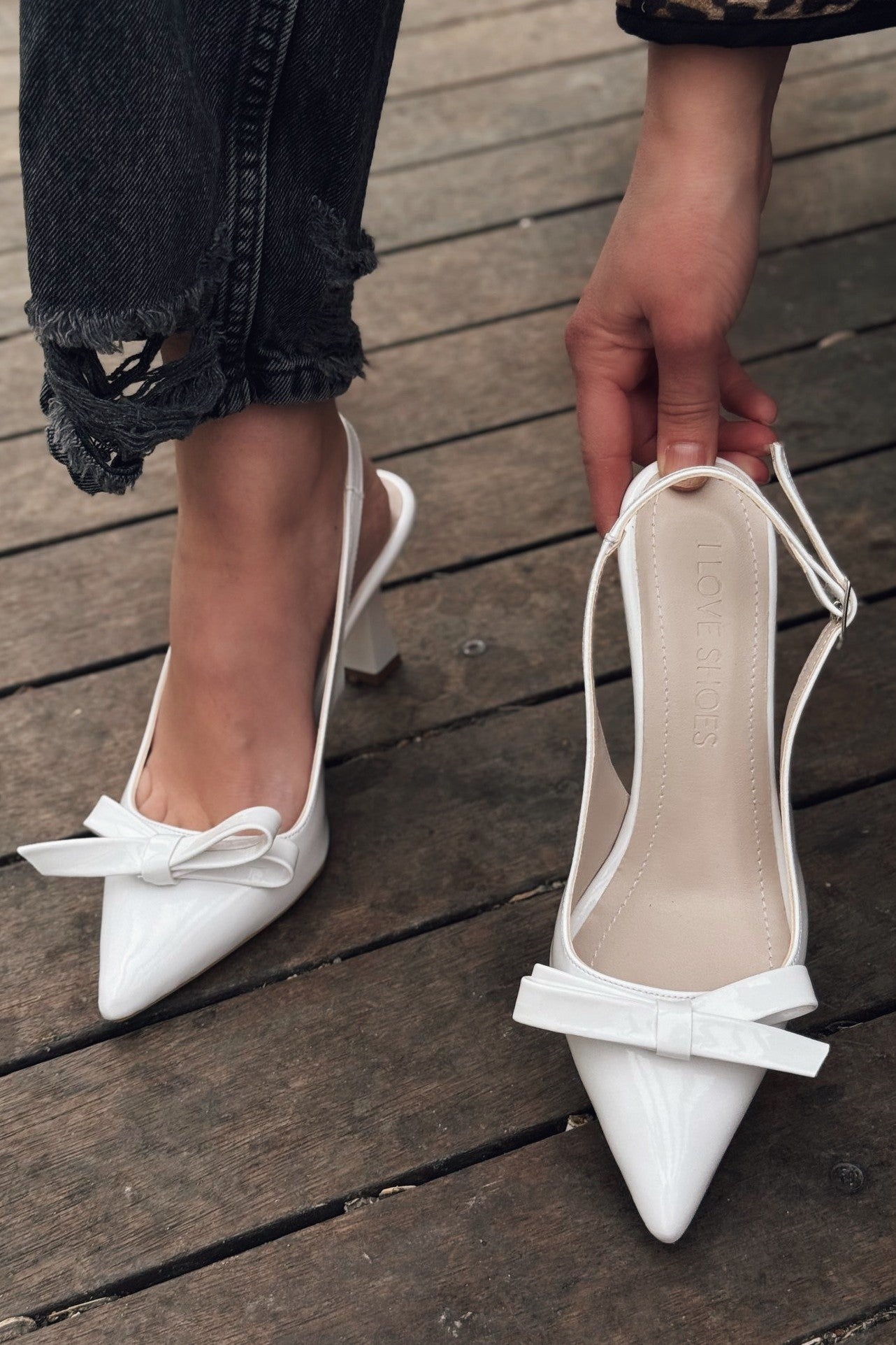 Levista Rugan Beyaz Fiyonk Detaylı Stiletto
