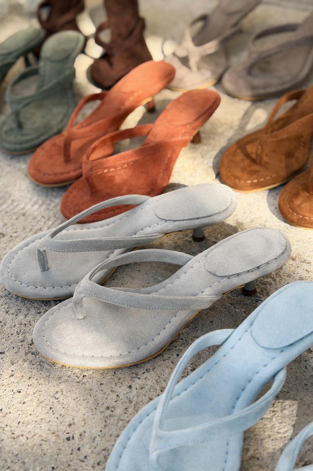 Arlene Topuklu Parmak Arası Terlik Kiremit Süet - ILOVESHOES