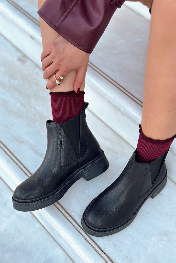 Molija Matte Leather Thick Sole Black Women&