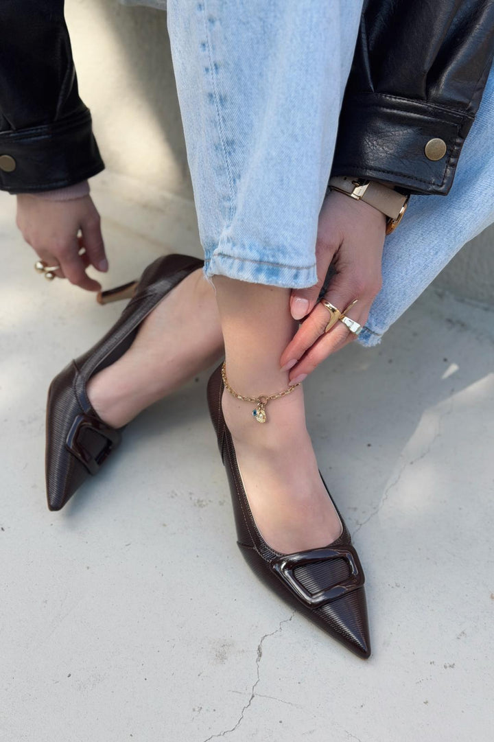 Finrel Stiletto Acıkahve Rugan Toka Detaylı - ILOVESHOES