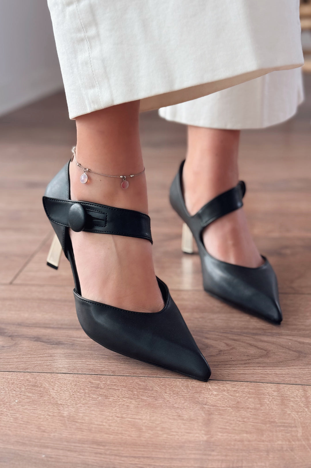 Wasord Mat Deri Düğme Detaylı Stiletto Siyah