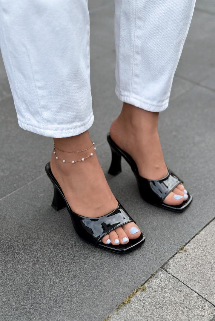 Arinor Topuklu Terlik Siyah Rugan - ILOVESHOES