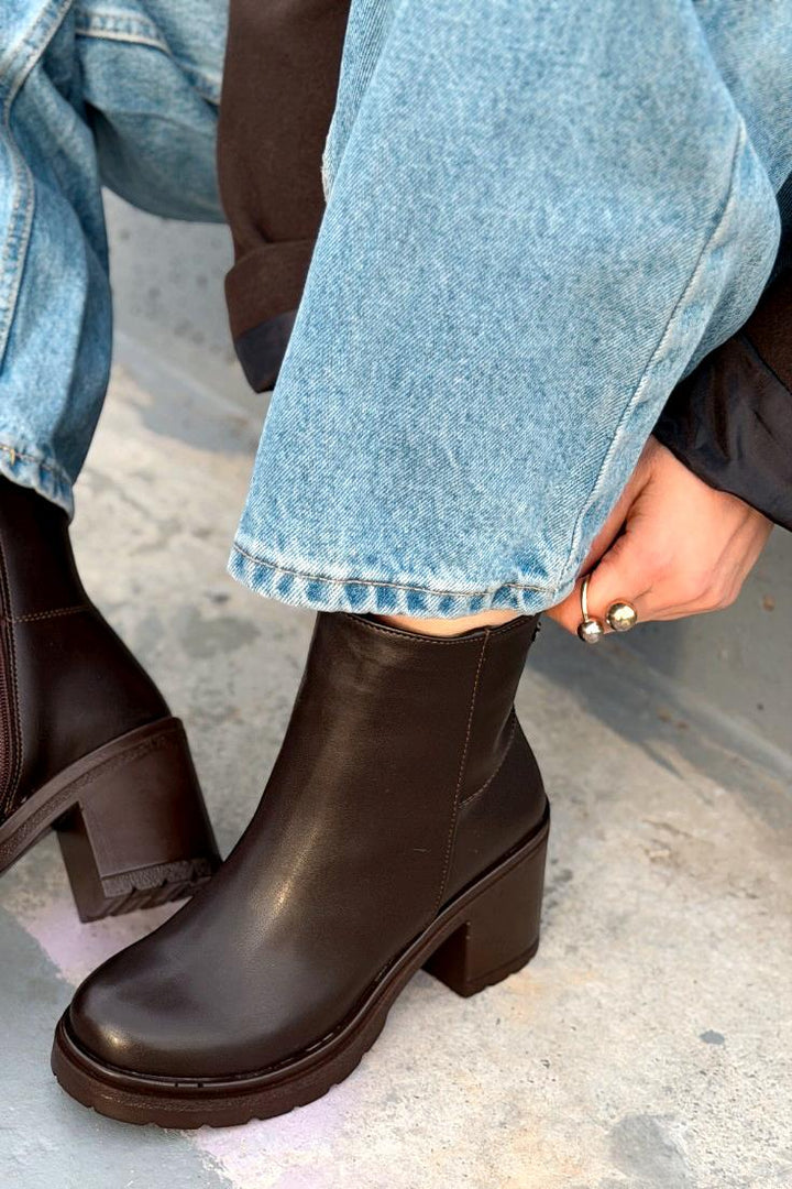 Fivra Kahverengi Fermuarlı Kalın Topuklu Günlük Kadın Bot - ILOVESHOES