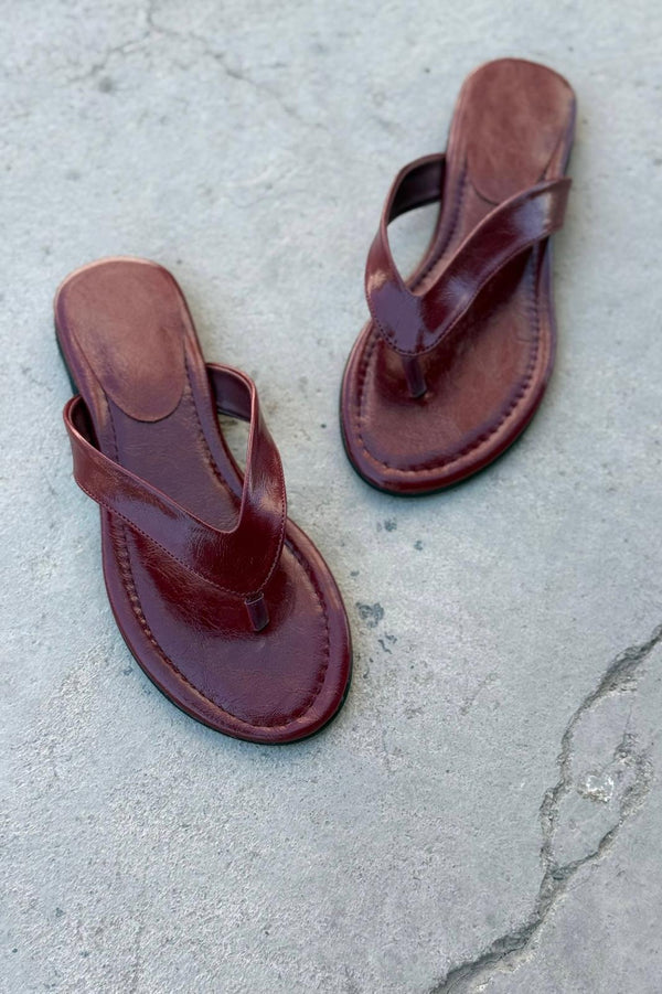 Orlen Parlak Deri Bordo Parmak Arası Düz Kadın Terlik - ILOVESHOES
