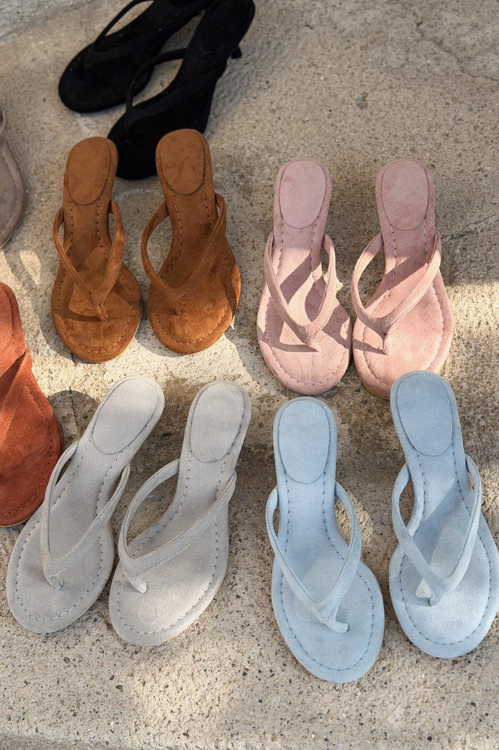 Arlene Topuklu Parmak Arası Terlik Siyah Süet - ILOVESHOES