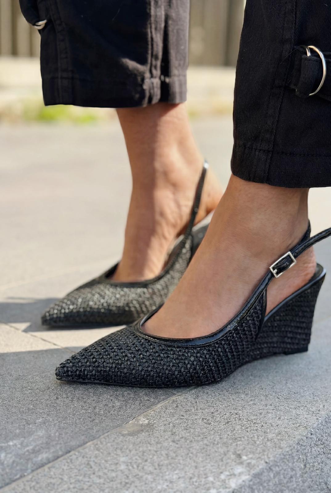 Solthera Dolgu Topuklu Ayakkabı Siyah - ILOVESHOES