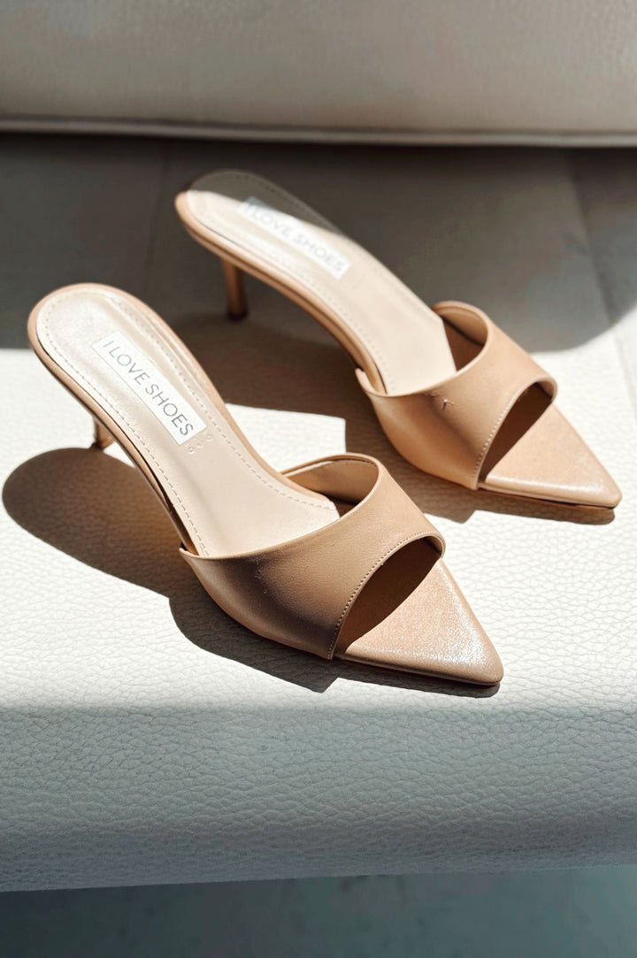 Yonspe Matte Leather Thin Heel Slippers Nude