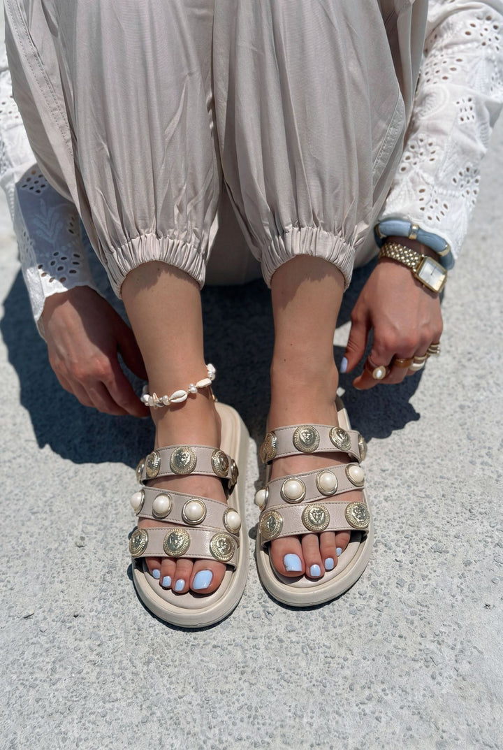 Carven Bej Mat Deri Kadın Terlik - ILOVESHOES