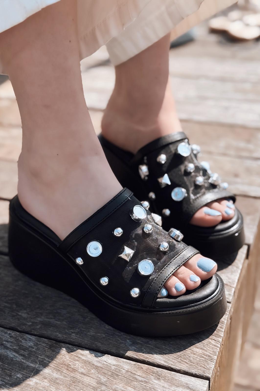 Palien Mat Siyah Zımba Detaylı Dolgu Topuklu Kadın Terlik - ILOVESHOES