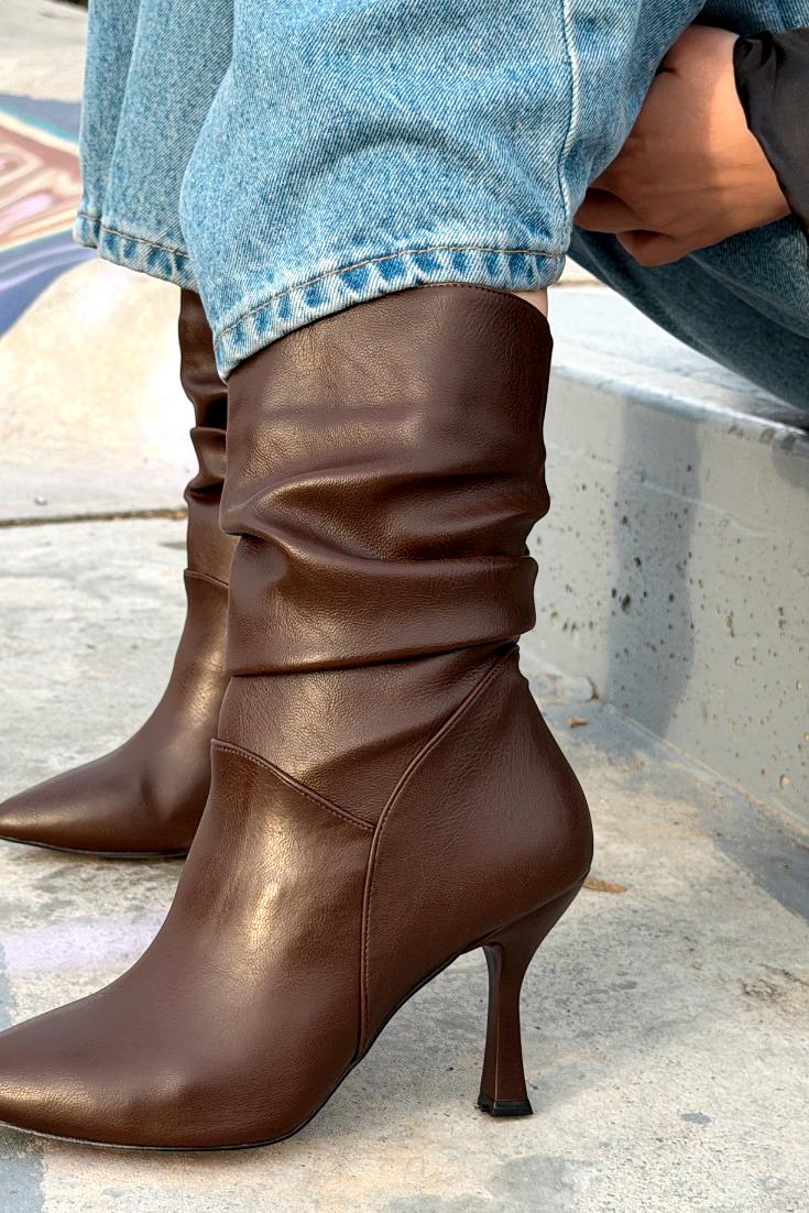 Brilora Kadın Topuklu Bot Kahverengi Süet Körüklü - ILOVESHOES