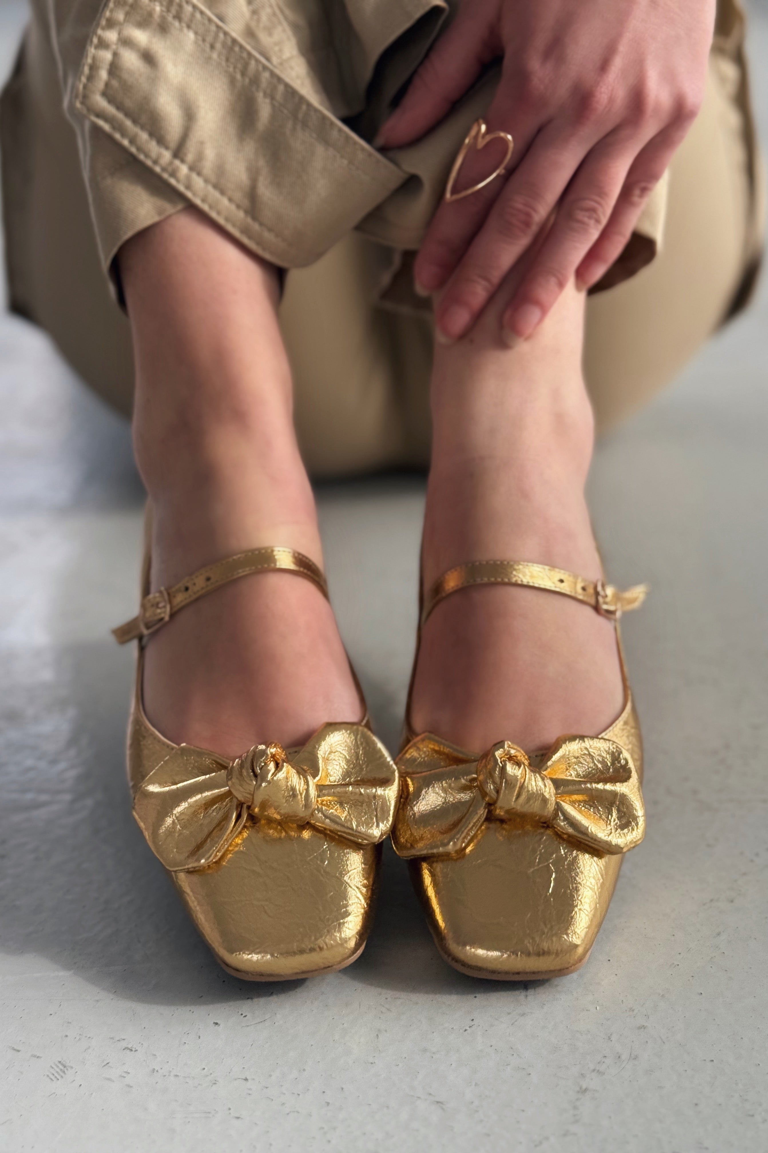 Ratins Kırışık Deri Gold Kurdele Detaylı Kadın Babet
