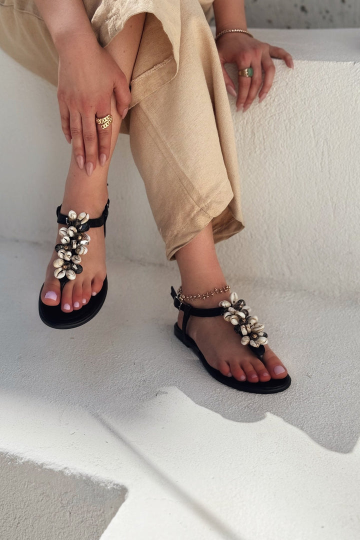 Wanids Parlak Saten Siyah Deniz Kabuğu Detaylı Parmak Arası Sandalet - ILOVESHOES