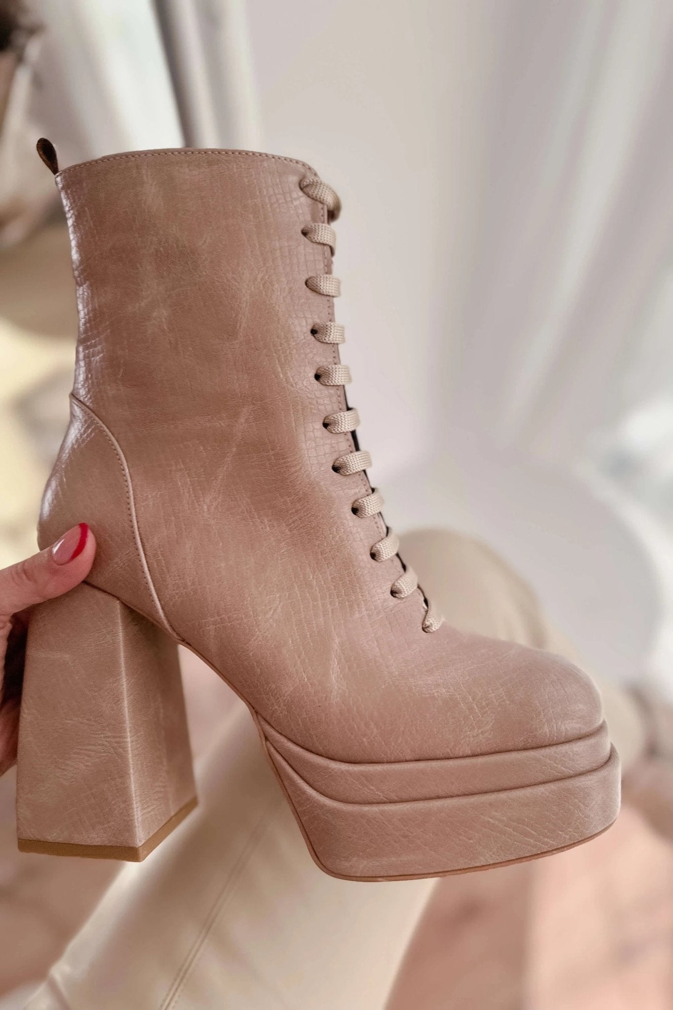 Osila Kadın Parlak Deri Bot Bej - ILOVESHOES