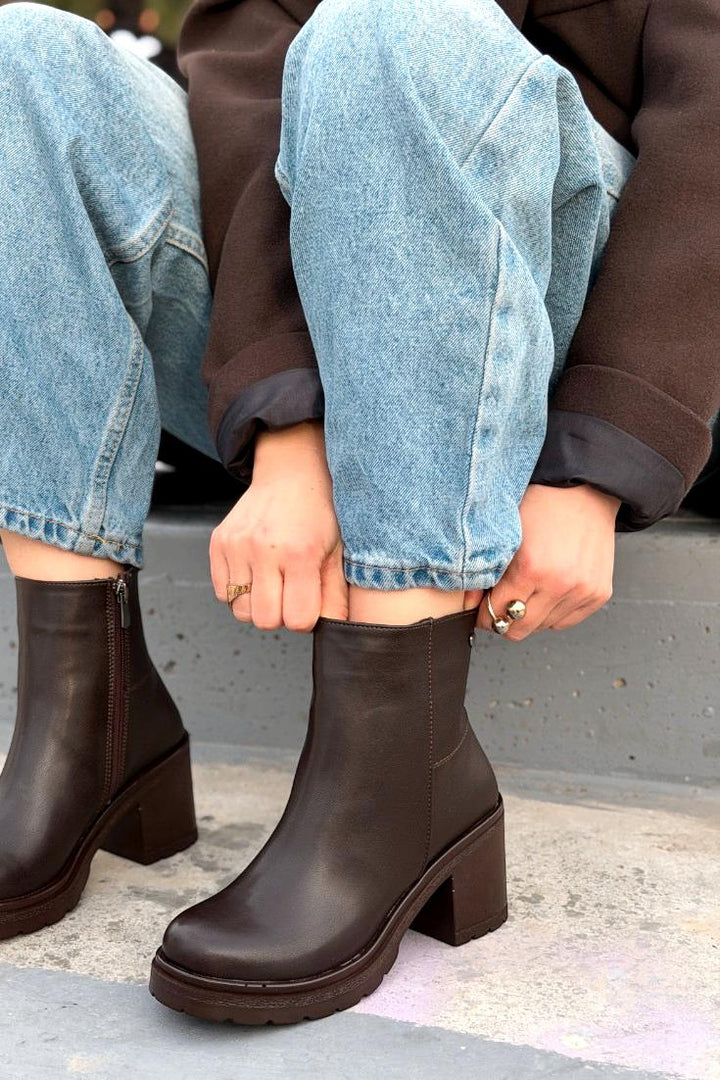 Fivra Kahverengi Fermuarlı Kalın Topuklu Günlük Kadın Bot - ILOVESHOES