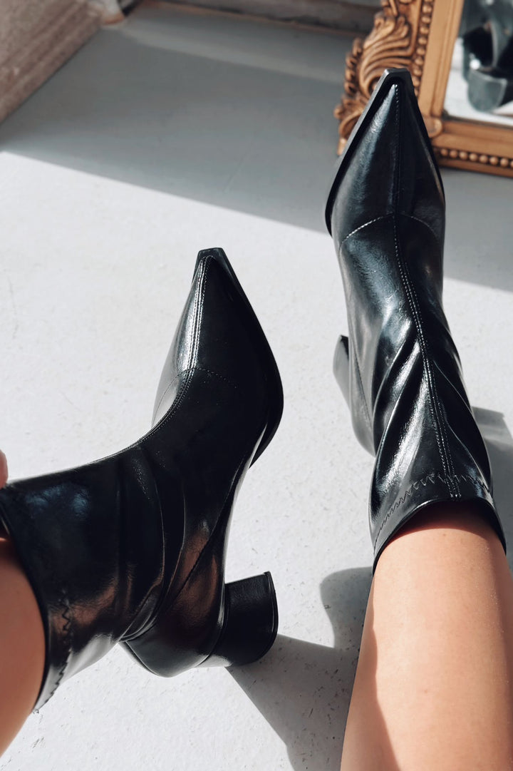 Caryne Kadın Topuklu Streç Bot Siyah Rugan - ILOVESHOES