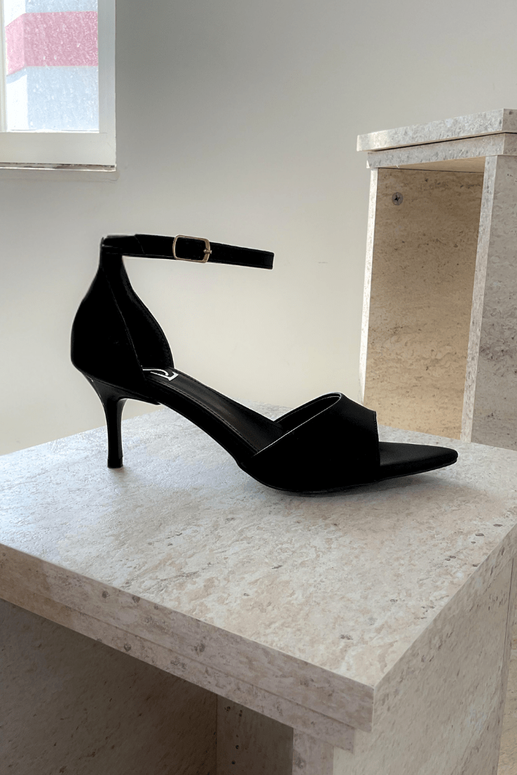 Roswed Mat Deri Toka Detaylı Sandalet Siyah - ILOVESHOES