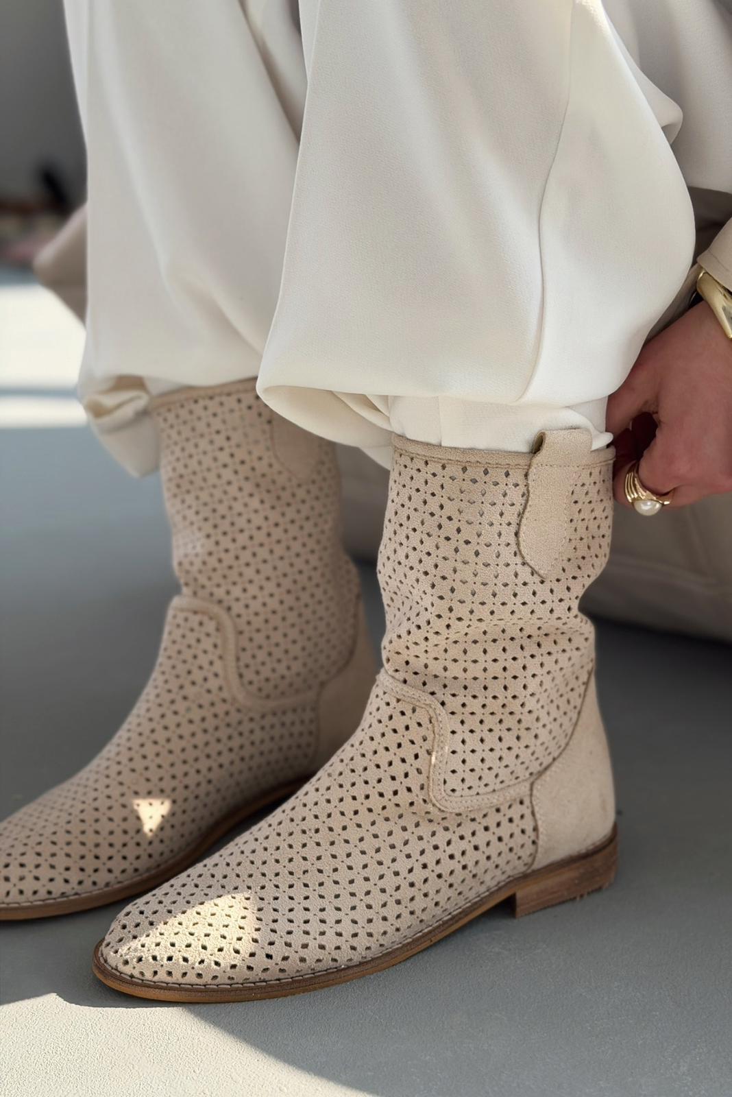 Meror Bej Süet Kadın Delikli Yazlık Bot - ILOVESHOES