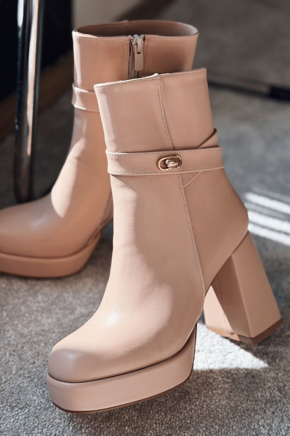 Xeniar Mat Deri Platform Topuklu Fermuarlı Toka Detaylı Bej Kadın Bot - ILOVESHOES