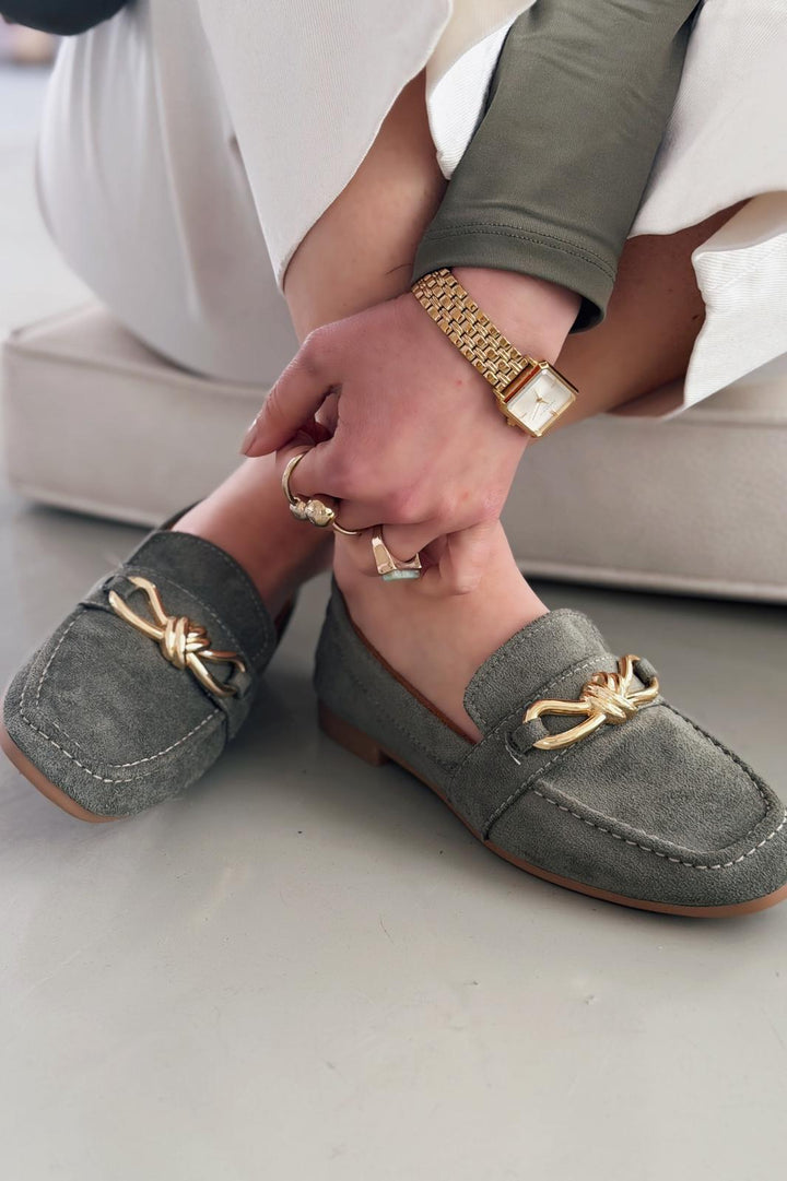 Avelis Kadın Loafer Haki Süet Fiyonk Detaylı - ILOVESHOES